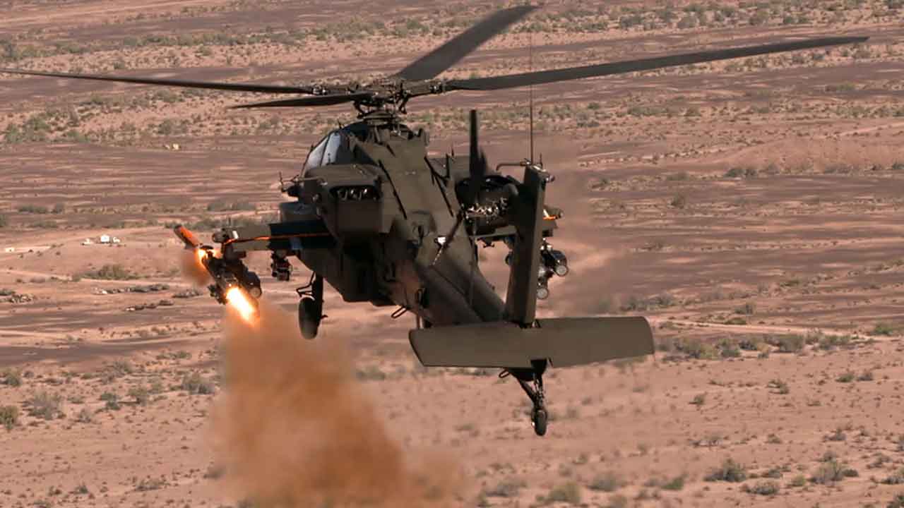 AH-64E Apache degli Stati Uniti testa la munizione Altius 700, capace di colpire bersagli fino a 160 km di distanza